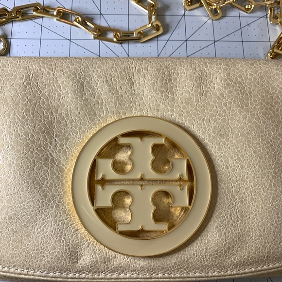 NWOT Tory Burch Beige Shoulder Bag with Gold Chain - Picture 5 of 12